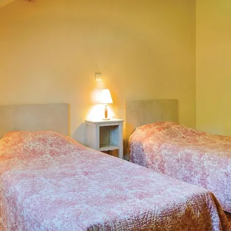 3 Bedroom Stunning In 펜션 Roisel